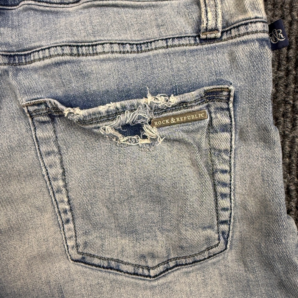 Rock & Republic Womens Size 8 Distressed Denim Shorts Light Wash Blue Low Rise - Picture 8 of 9